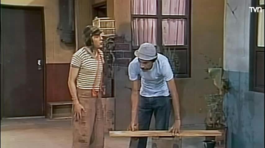 El Chavo del 8: Intento de robo, Los Caquitos, La Carpintería