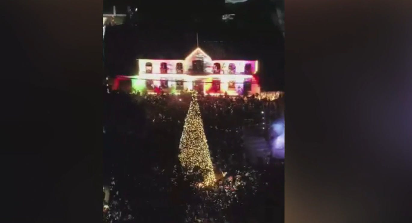 Se apagaron las luces: Buin desiste de árbol de navidad de $76 millones