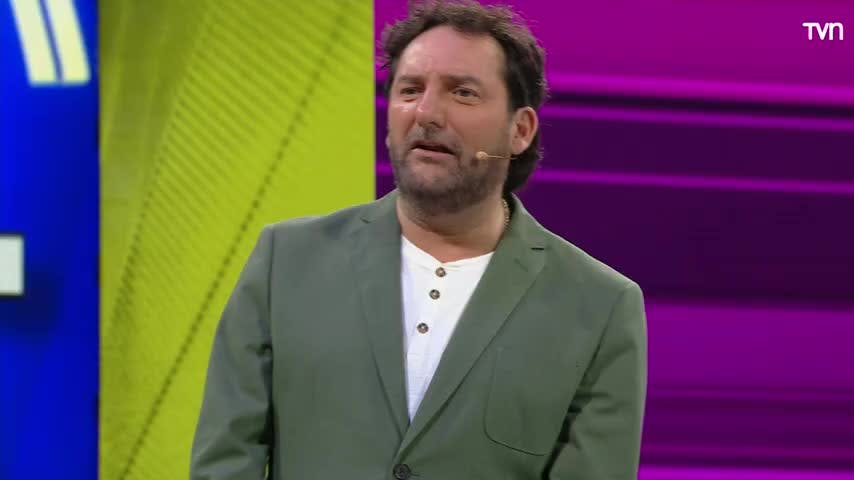 Simón fue por un autógrafo de Daniel y se fue hasta con la polera rayada