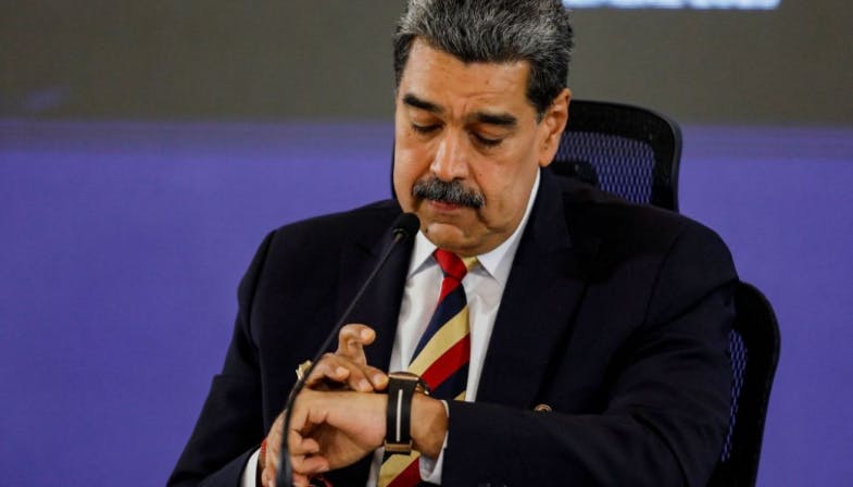 "Una vacuna contra los amargados y fascistas": ¿Por qué Nicolás Maduro adelanta la Navidad?