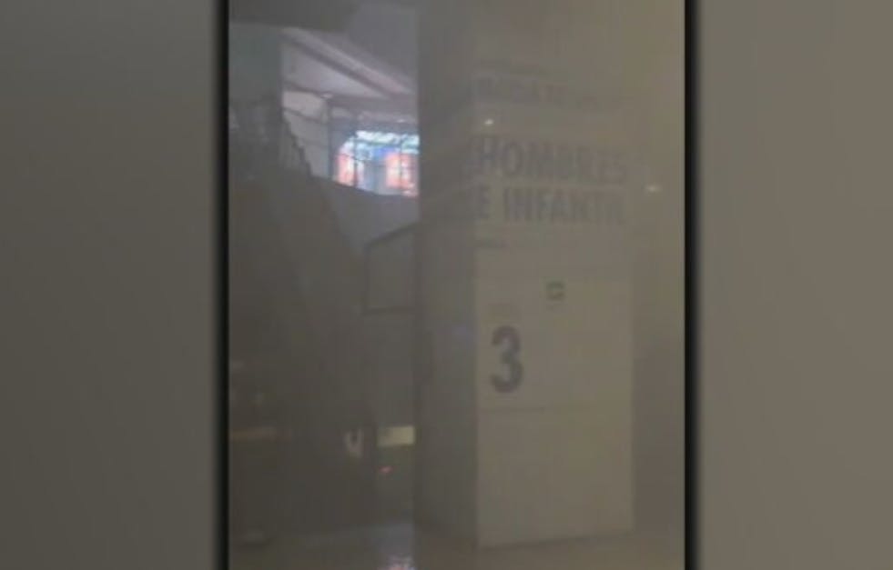 Incendio en Costanera Center: Así luce al interior del mall tras emergencia en tercer piso 