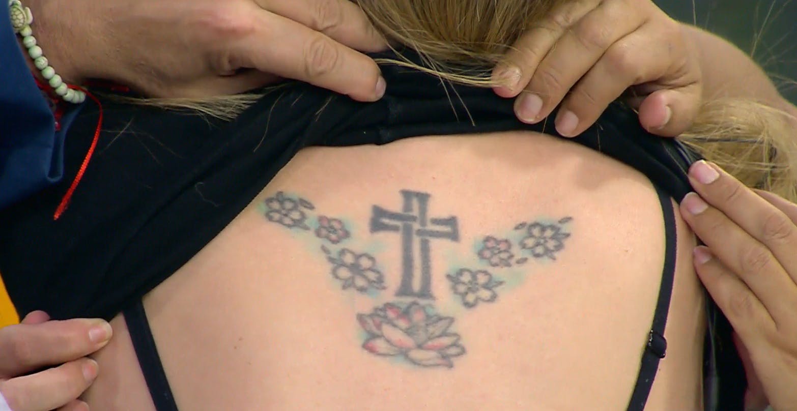 Ni pensar tatuarse una: ¿Es bueno o malo portar una cruz?