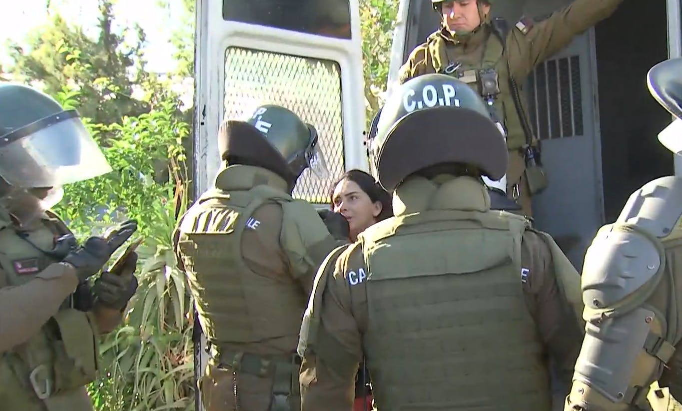 Masivo desalojo en Toma Dignidad: Gran operativo policial deja a los primeros detenidos 