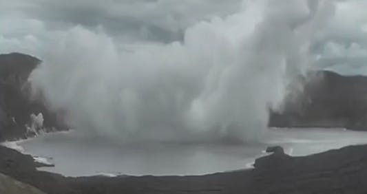 Experto explica: ¿Qué es y hay algún peligro con un volcán de lodo?