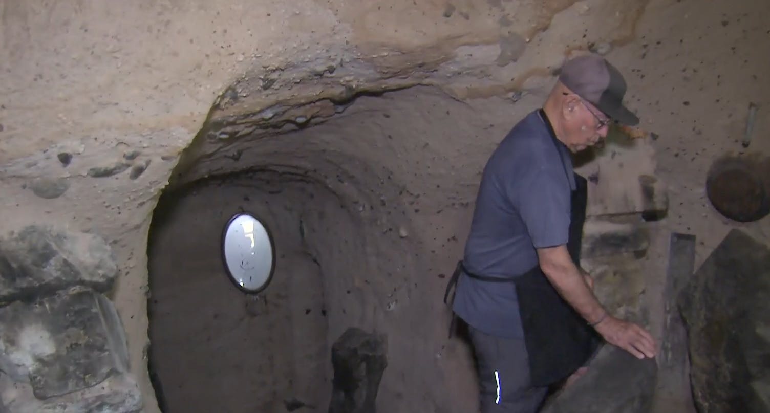Vecino remodeló su local y descubrió misteriosas catacumbas 
