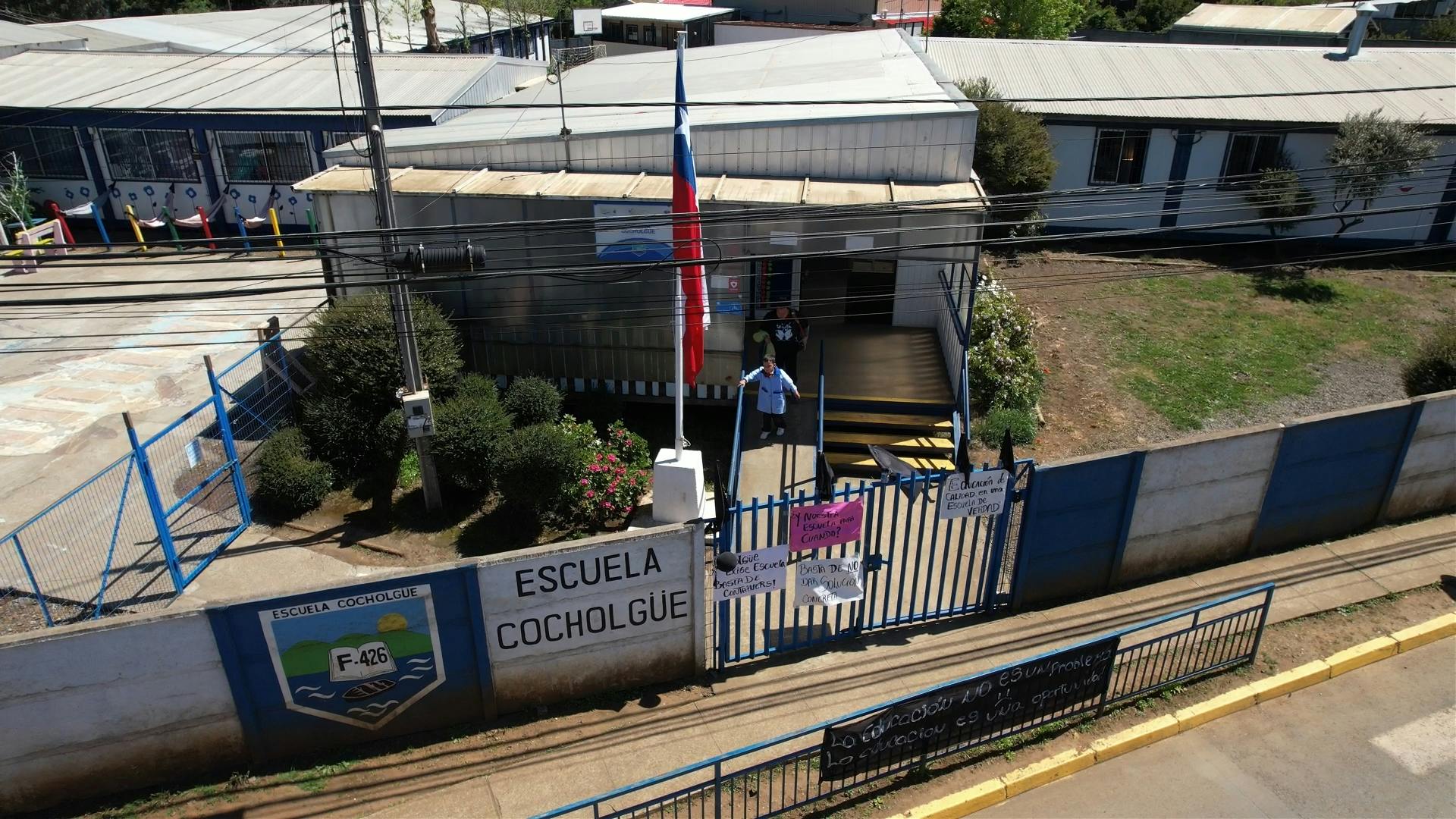 Comunidad de Escuela Cocholgüe protestan en busca de un establecimiento definitivo