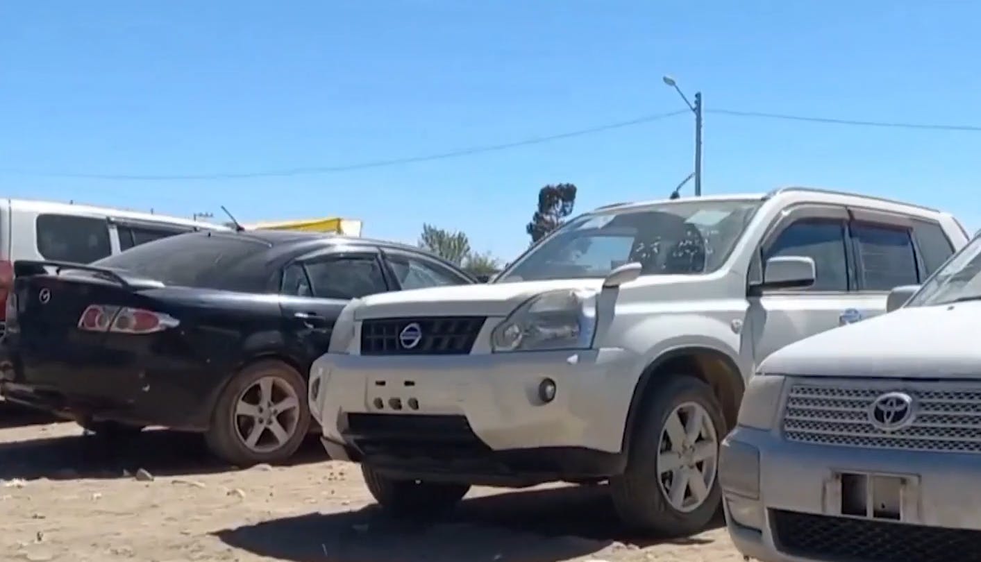 La impactante "expo" de autos robados chilenos en Bolivia 