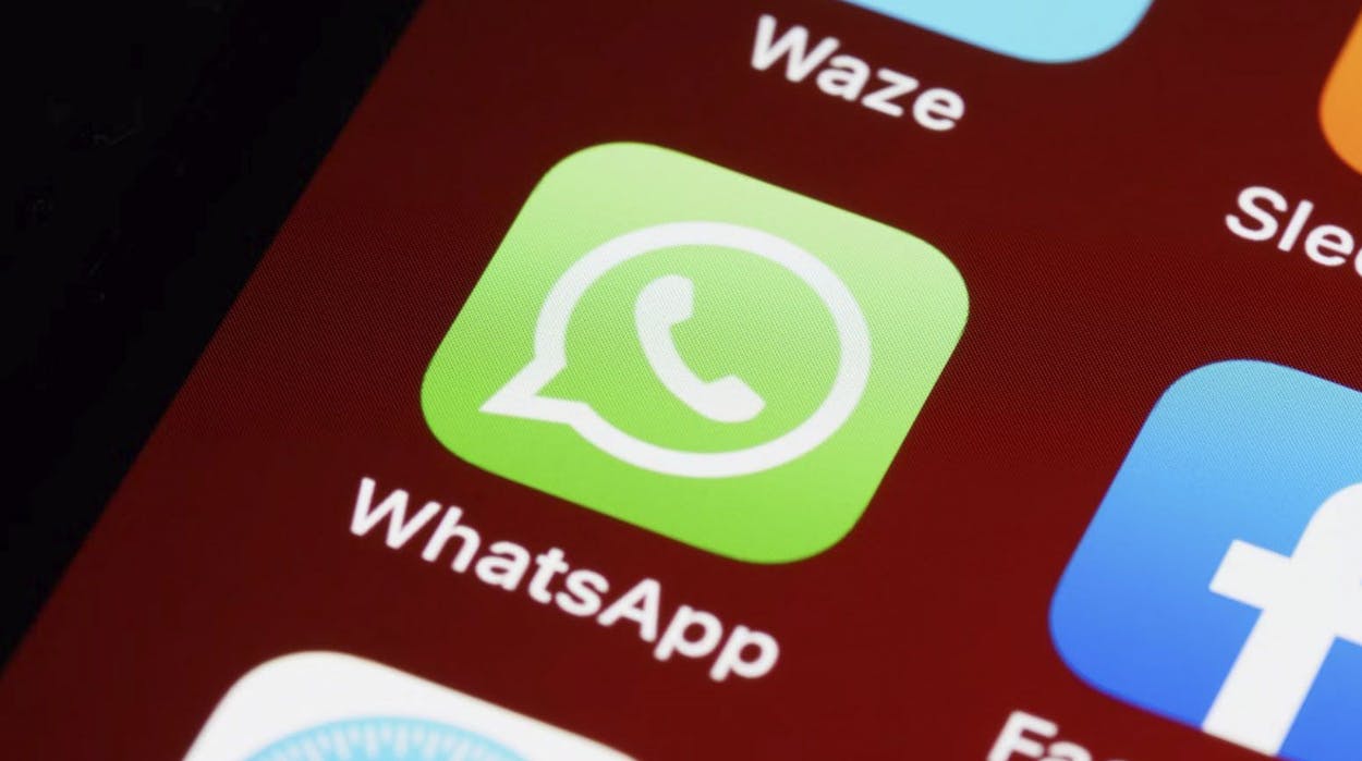 La sacaron del grupo de WhatsApp por "conflictiva" y la justicia pidió reincorporarla 