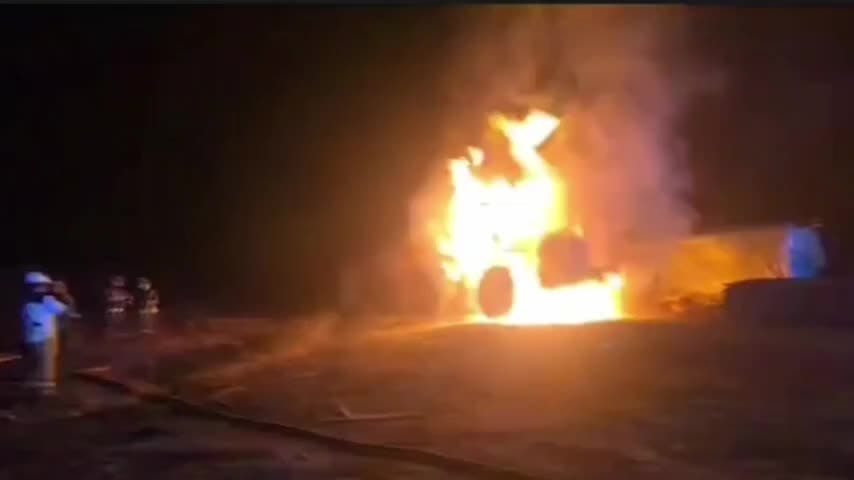 Ataque incendiario de la WAM en Cañete deja dos maquinarias siniestradas