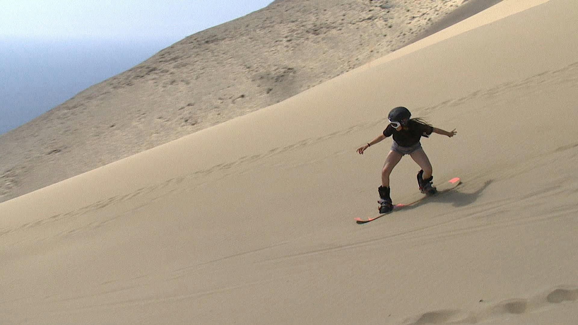 Antofagasta se prepara para recibir la adrenalina del campeonato sudamericano de sandboarding 2025 la “perla del norte” albergará por primera vez el certamen continental en roca roja, convocando a los mejores exponentes del deporte aventura en Sudamérica. La cita deportiva se llevará a cabo a partir de mañana.