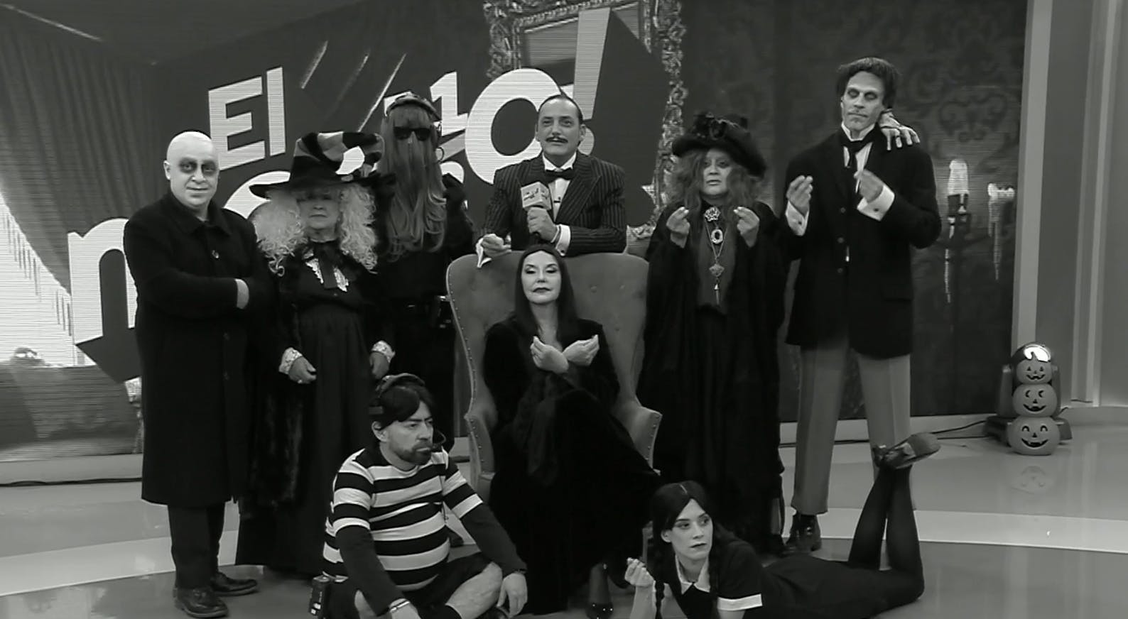 ¡Espectaculares! Así fue la presentación de la familia Addams de "El Medio Día"