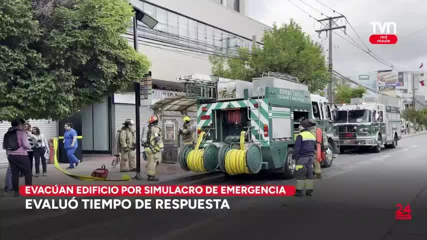 Simulan emergencia para evaluar la evacuación de edificio
