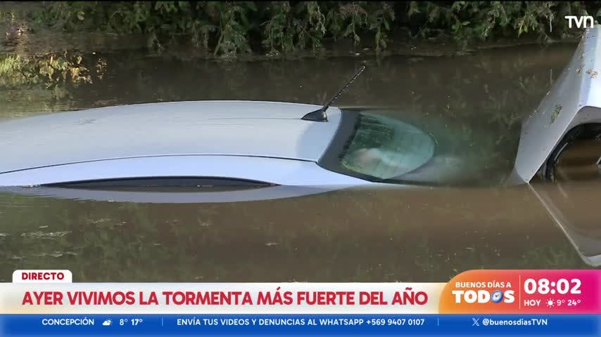 Autos quedaron flotando en paso nivel en Nuñoa