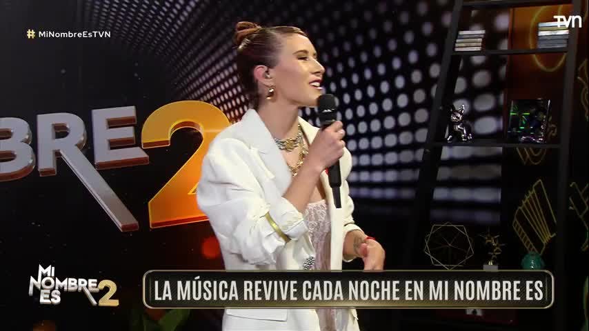 Carla Jara recibió su ramito de violetas este 9 de noviembre