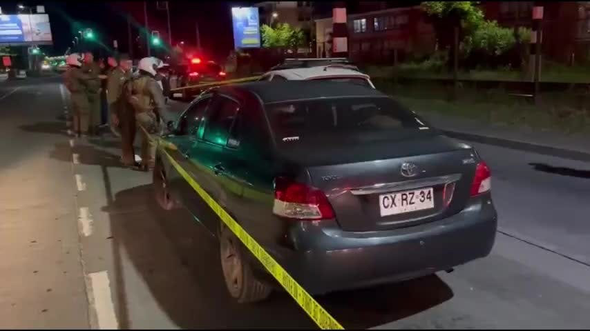 Adolescentes en auto robado intentan atropellar a carabineros