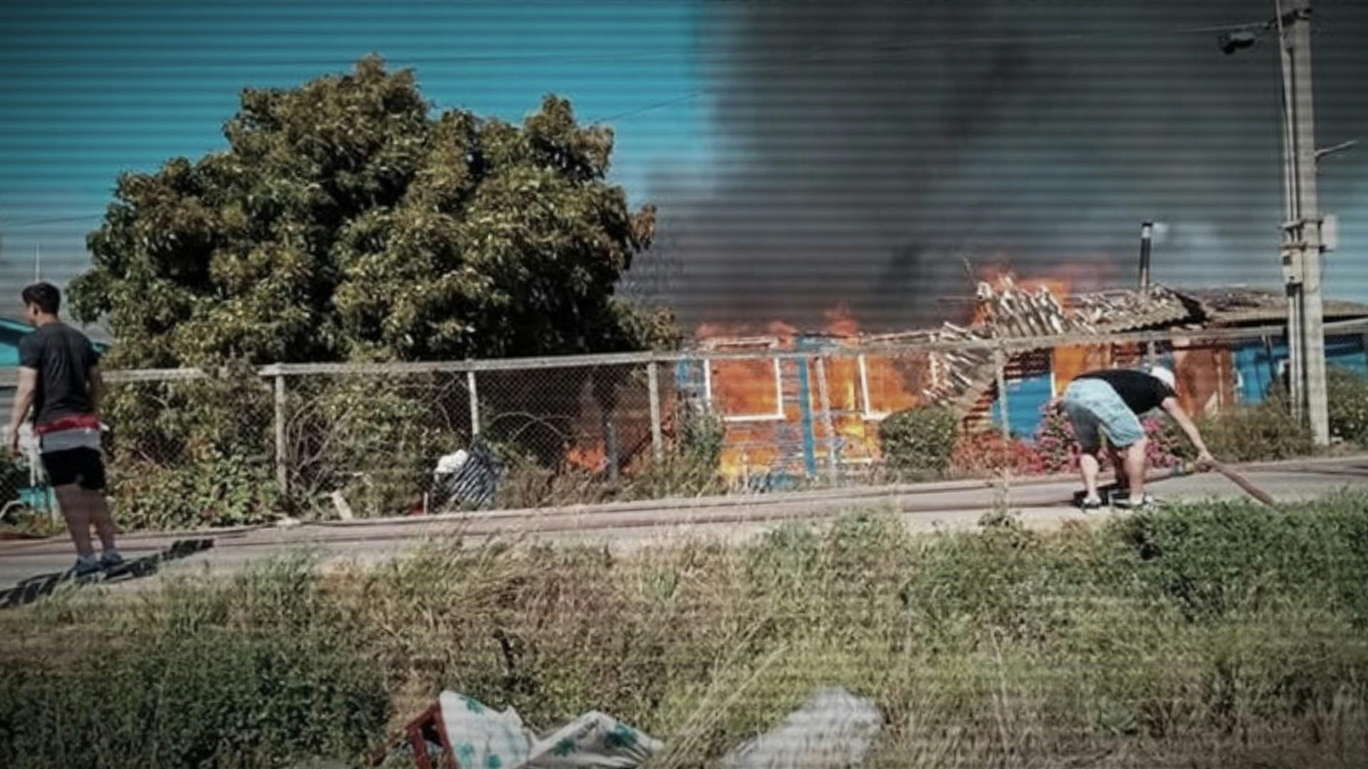 Incendio arrasó con dos casas en Quillota