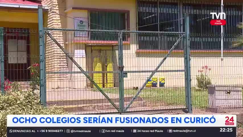 Apoderados se tomaron colegio en Curicó por anuncio de fusión