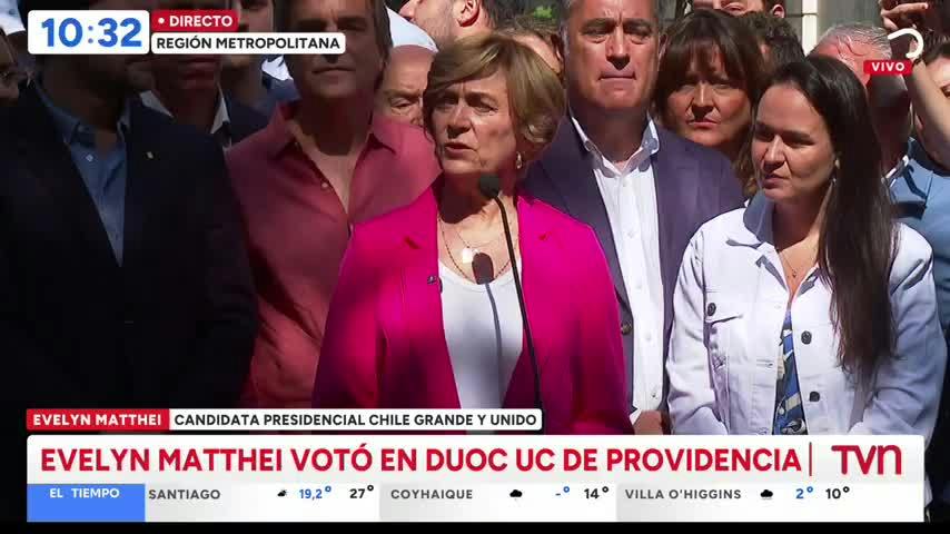 "No importa la foto, sino las intensiones de trabajar juntos": Matthei votó en Duoc UC Providencia