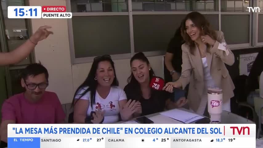 Mari e Ina conocieron "la mesa más prendida de Chile"