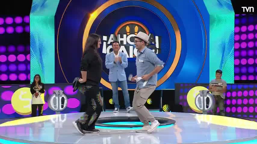 Pasión por la cueca: la pareja que no espera septiembre para bailar