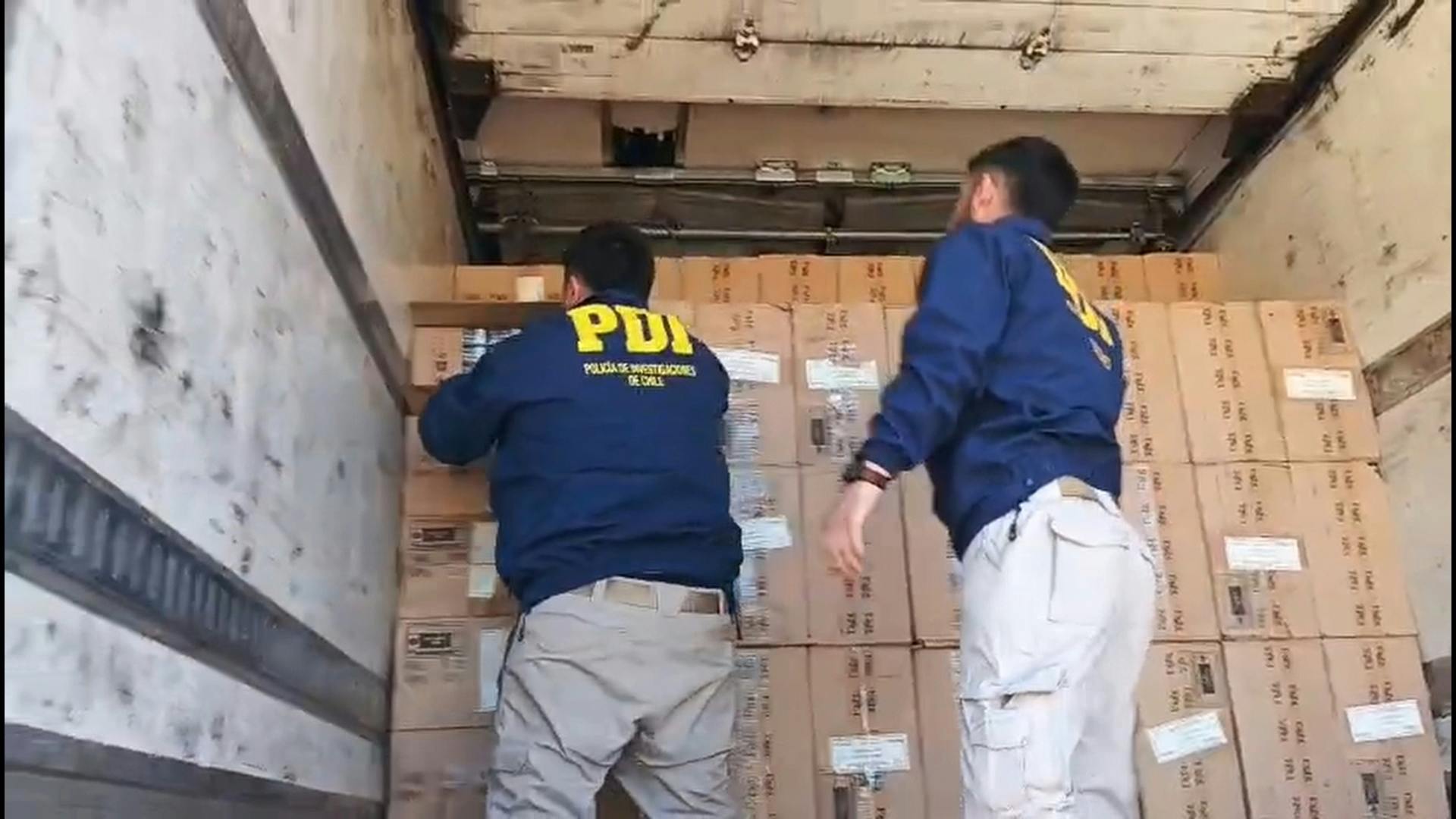 Cae megacargamento de cigarros ilegales en Valparaíso