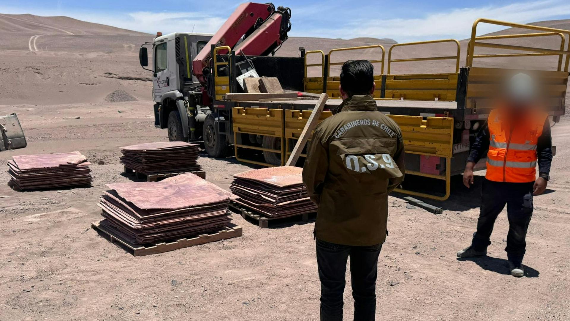 Recuperan cobre robado, estaba enterrado en el desierto 