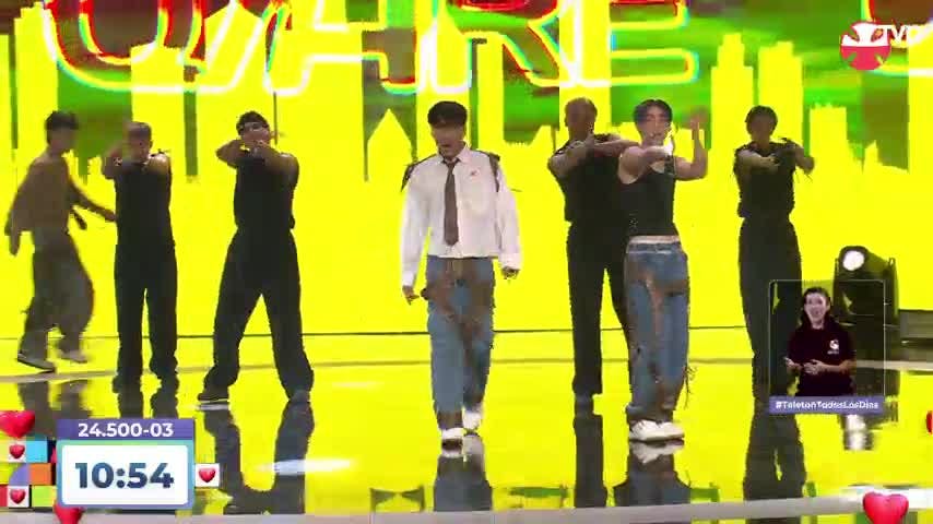 ¡Puro ritmo! Banda "Q_ARE" hace vibrar el Teatro Teletón