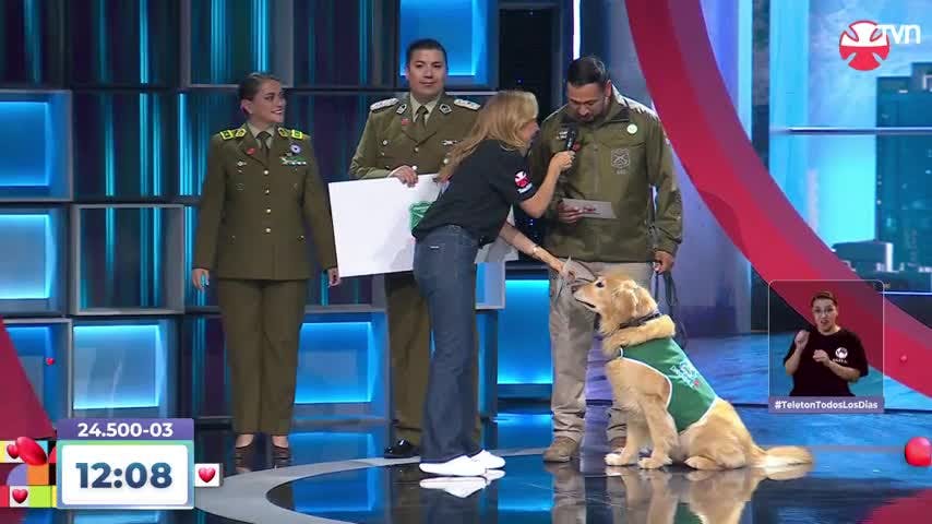 Acompañados por Flipper: la cifra donada por Carabineros a la Teletón 2025