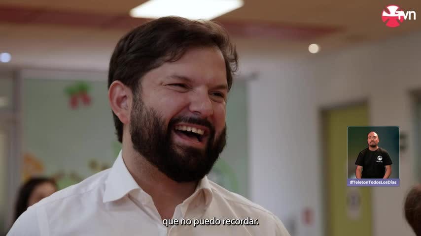 El momento en que Presidente Gabriel Boric cantó con niños de la Teletón