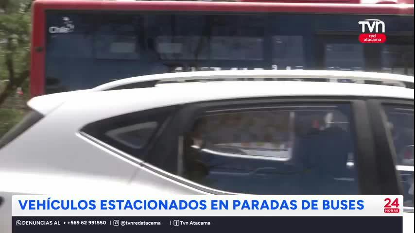 Vehículos mal estacionados complica a buses eléctricos