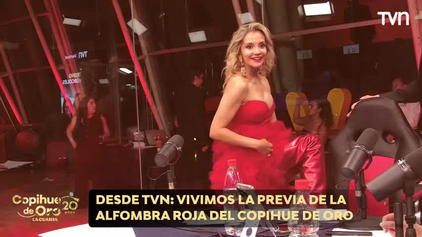Rayén Araya con un dominante vestido rojo nos cuenta sobre su carrera | Copihue de Oro 2025