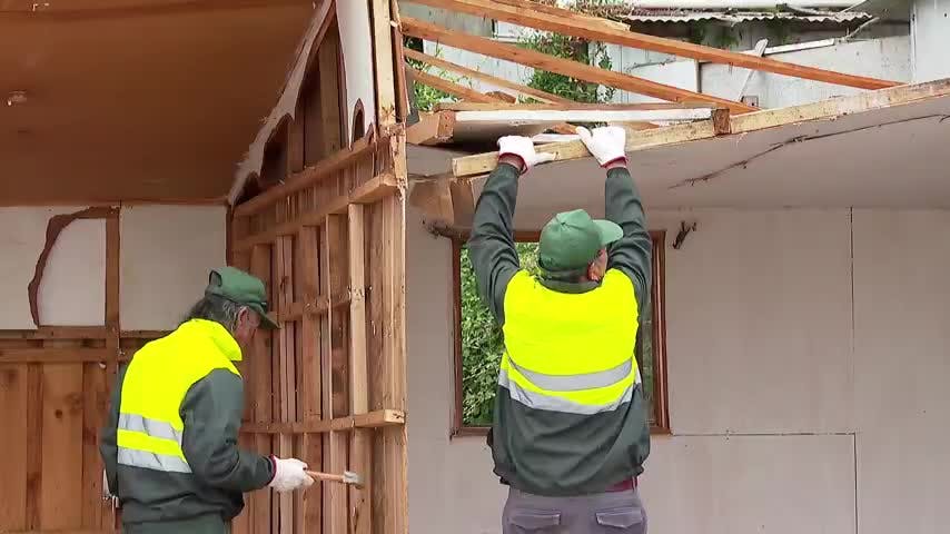 Demuelen dos casas narco en Penco