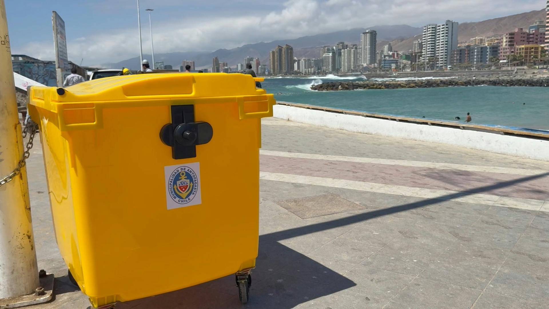 Instalan basureros en playas previo a inicio de temporada estival