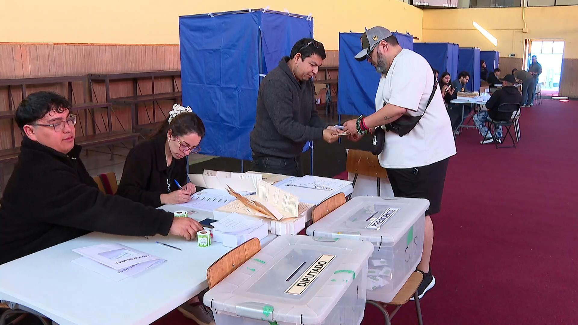 A días de elecciones, aún hay carnets sin retirar