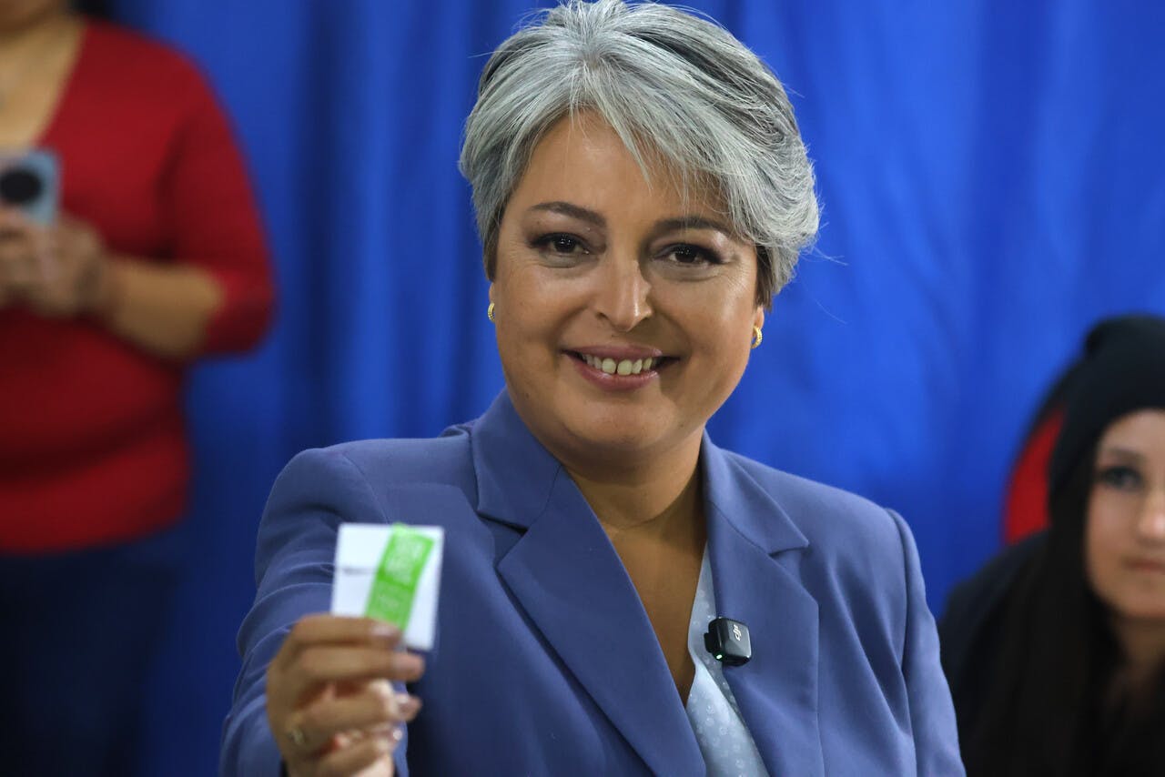 Jeannette Jara tras emitir su voto: "Espero un país que viva sin que sea el odio y el miedo lo principal"