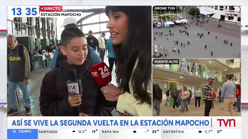 Tobías Valverde llegó a Estación Mapocho con su propio micrófono de TVN