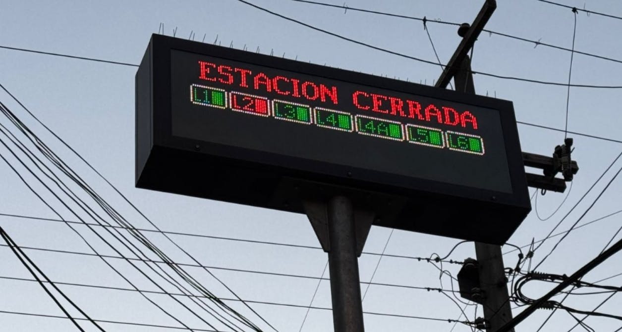 Caos en el Metro de Santiago: ¡12 estaciones de la Línea 2 cerradas!