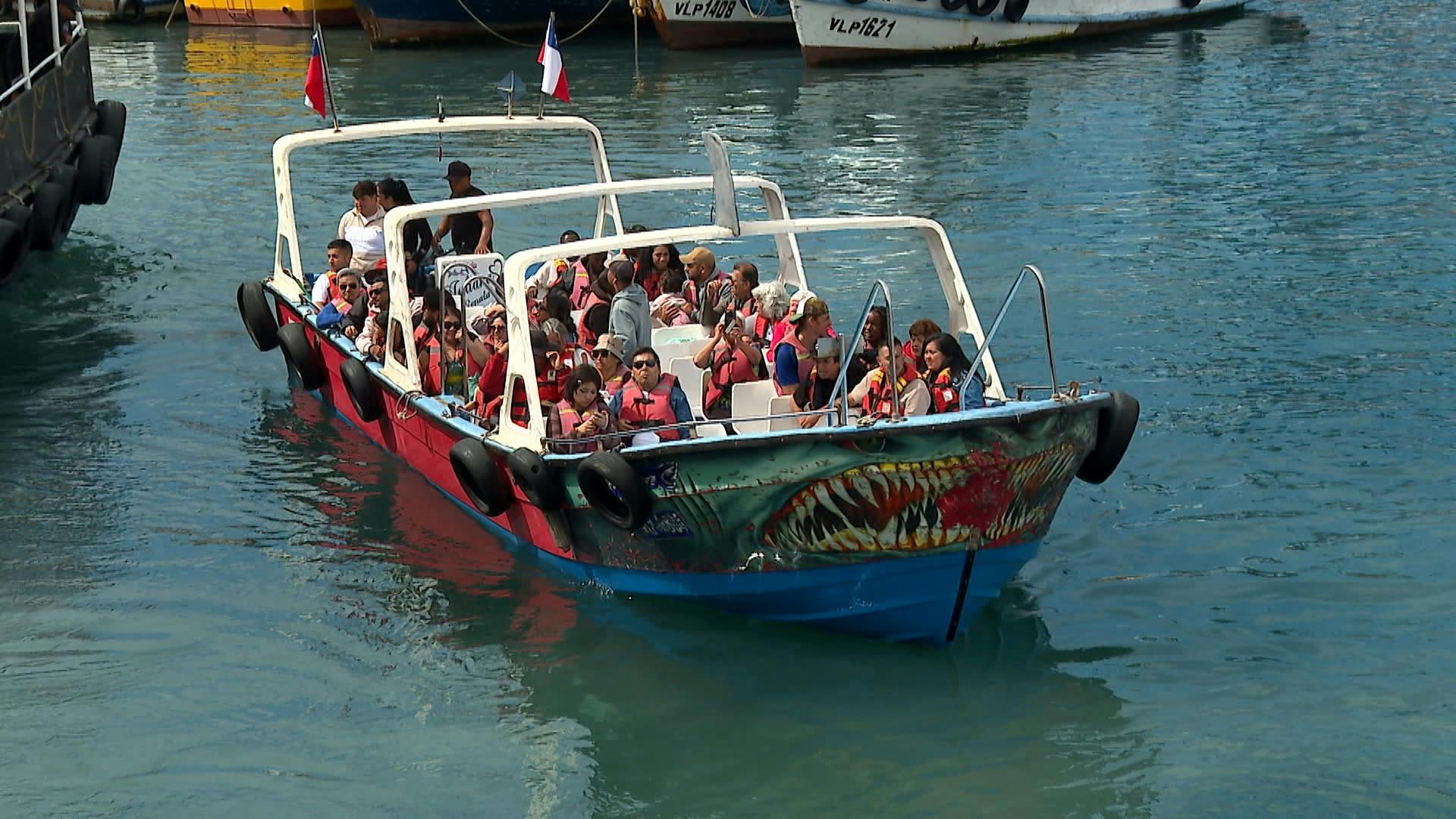 Lancheros del Muelle Prat se preparan para la llegada del 2026
