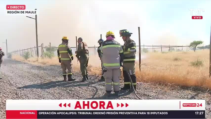 AHORA | Se reactiva incendio con peligro de propagación de viviendas