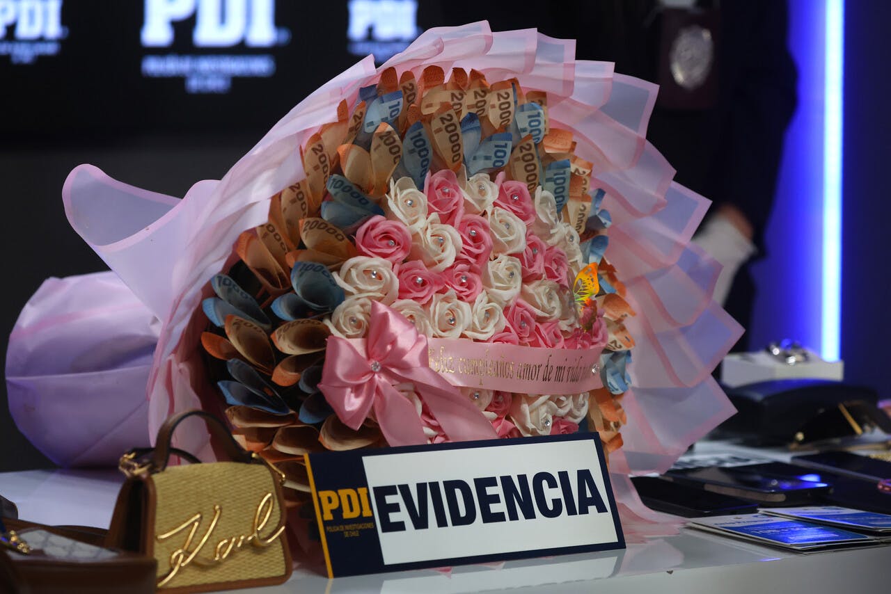 Realizaban millonarias estafas: Así operaba la banda de falsos PDI con el "cuento del tío" 