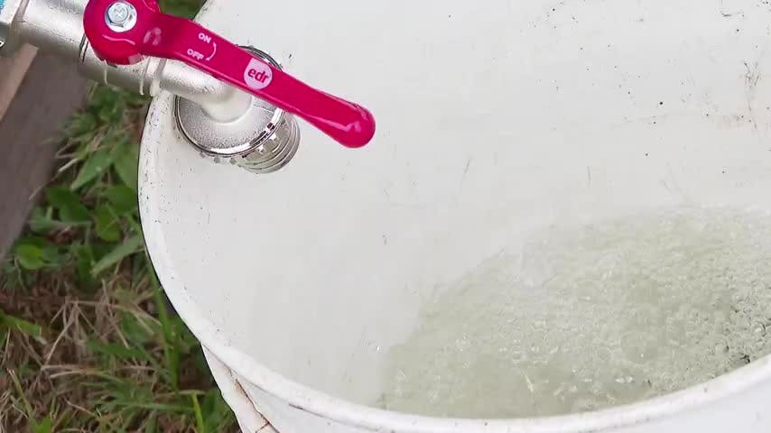 Comenzó el corte de agua en Talcahuano y Essbio les abasteció con 50 estanques de agua