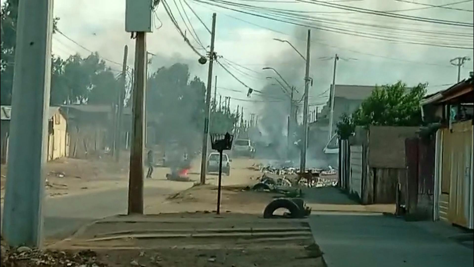 Con enfrentamientos y detenidos se inicia desalojo de la megatoma de San Antonio
