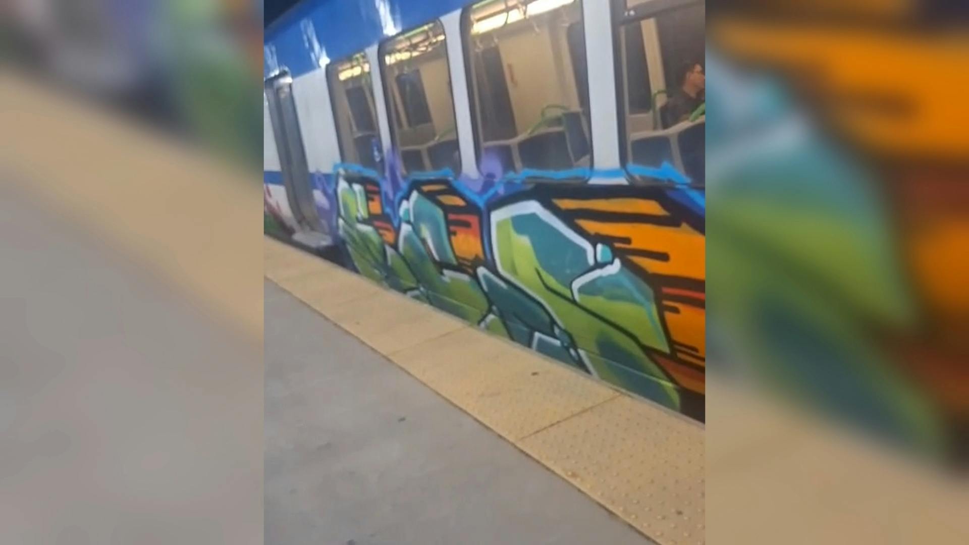 Nuevamente sujetos vandalizan vagones de metro Valparaíso