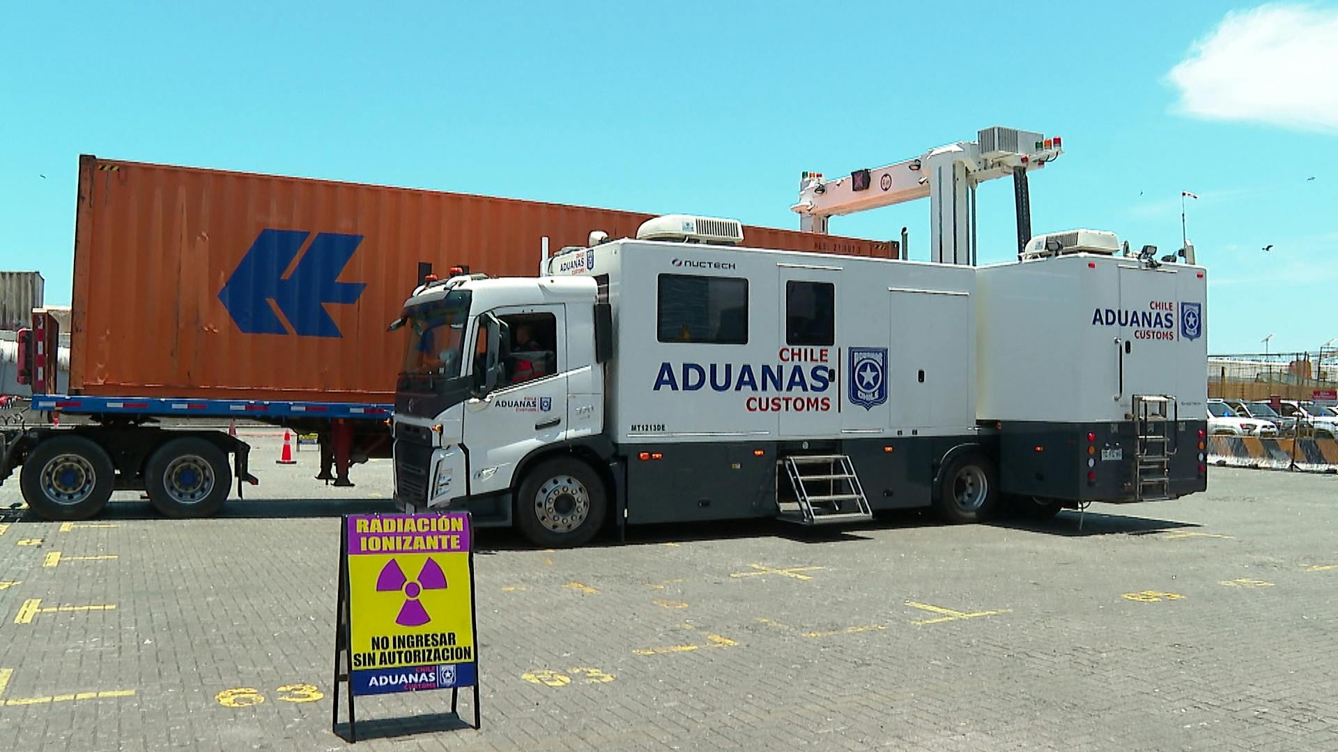 Entregan camión escáner para fiscalización y control del crimen organizado en las costas de la región 