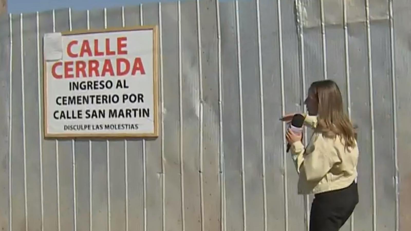 De no creer: Vecinos de Colina deben cruzar un cementerio para tomar locomoción 