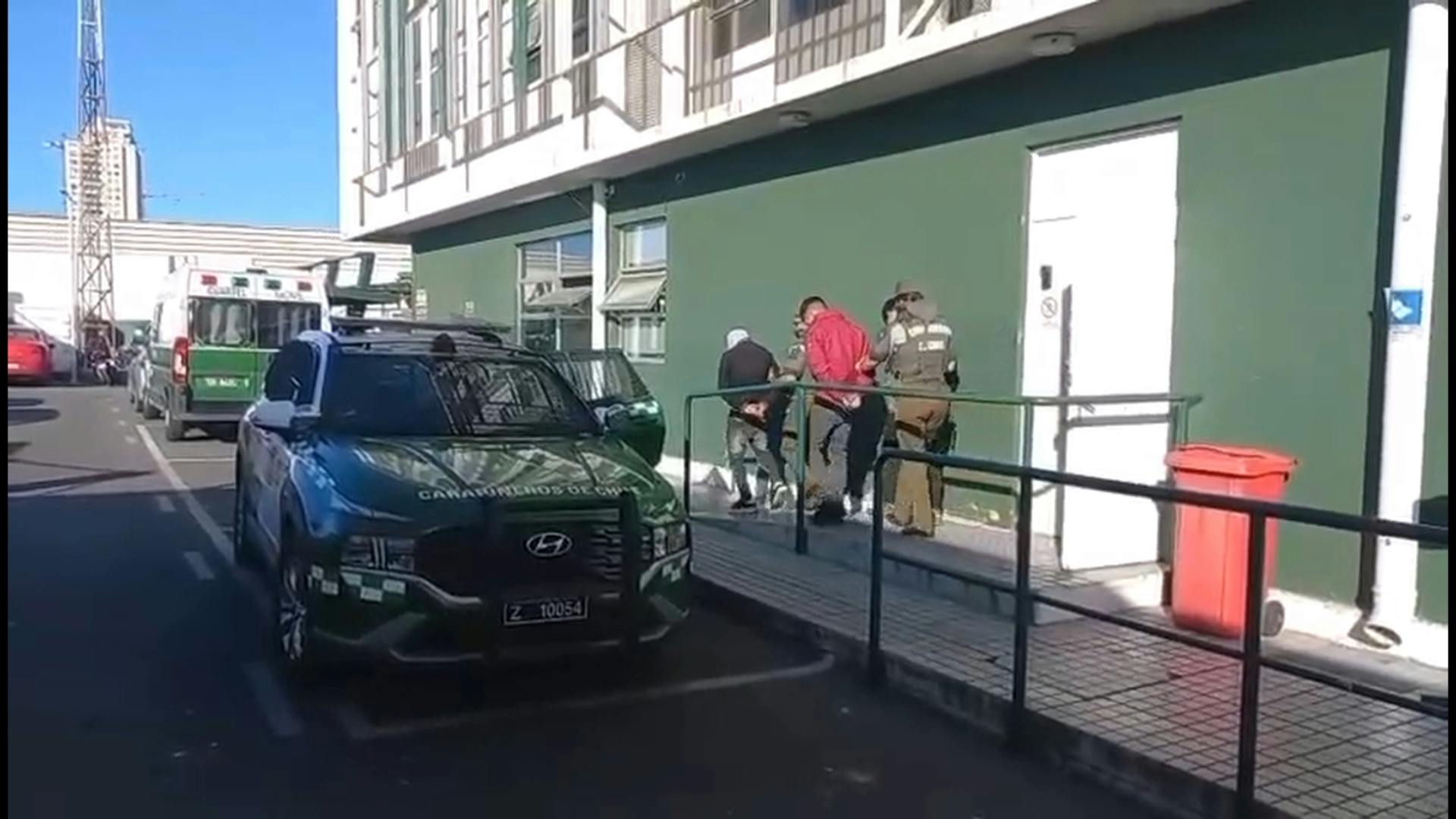 Violento portonazo en Concón deja a adulto mayor de 63 años en estado grave
