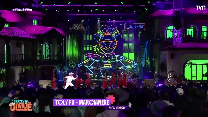 Marcianeke sorprendió a todos: cantó junto a Toly Fu