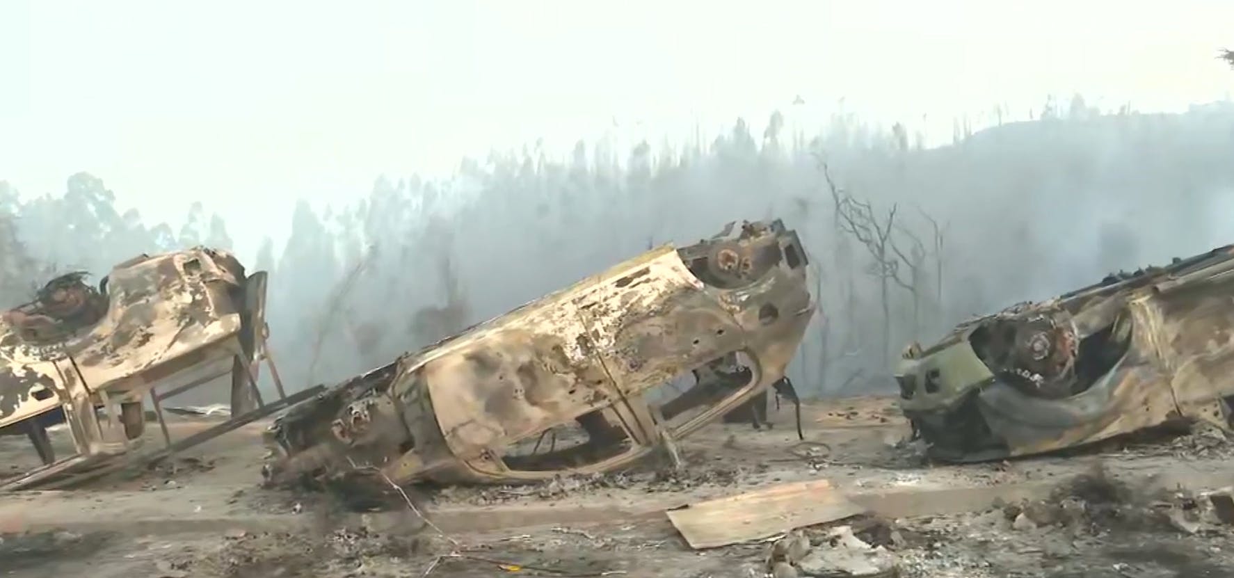 Las impresionantes imágenes de la acción del fuego con una serie de vehículos 