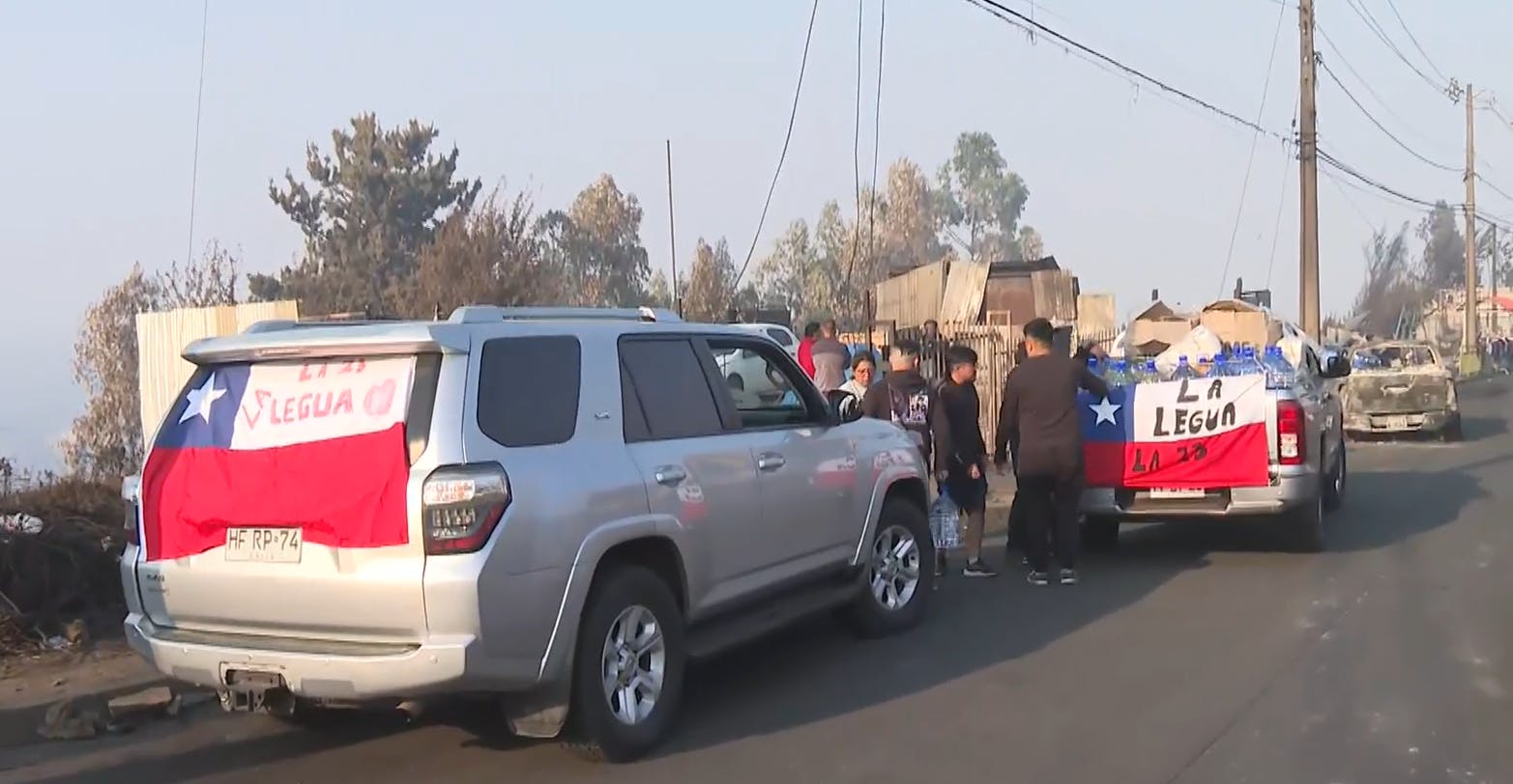 Vecinos de La Legua llegan hasta Penco para entregar su ayuda en la zona de incendios