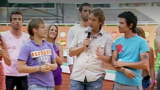 Felipe no sabe que hacer con la mitad del premio | Calle 7 - T3E1